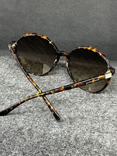 LONGCHAMP Lunettes de soleil femme écaille...