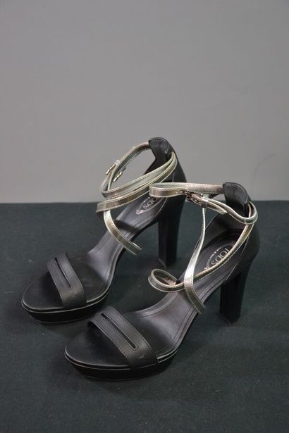 TOD'S Escarpins compensés cuir noir et lamé...
