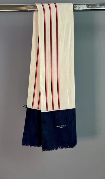 YSL, GIVENCHY, PATOU, FERAUD Lot de 4 foulards...