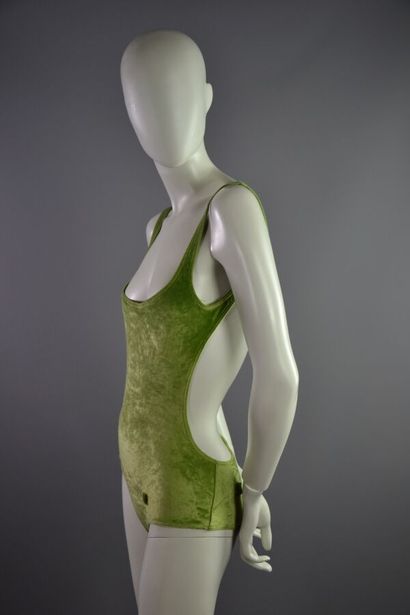 LOUIS VUITTON Maillot de bain velours vert...