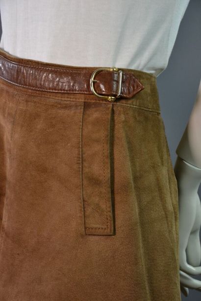 CELINE PARIS Jupe en cuir marron trapèze...