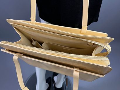 LOUIS VUITTON Sac modèle CROISETTE épi vanille...