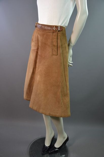 CELINE PARIS Jupe en cuir marron trapèze...