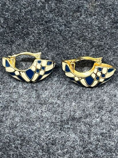 NINA RICCI Lot comprenant un collier de perles...