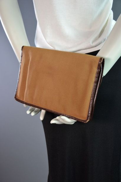 CELINE PARIS Pochette en toile marron gansé...