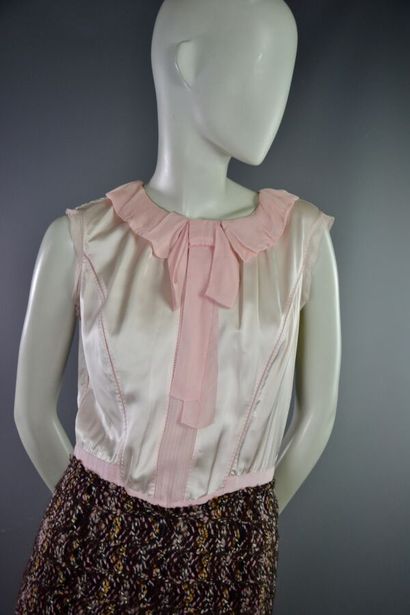 LOUIS VUITTON Robe en tweed et satin de soie...