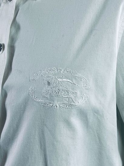 BURBERRY Lot de 2 chemisiers en coton blanc...