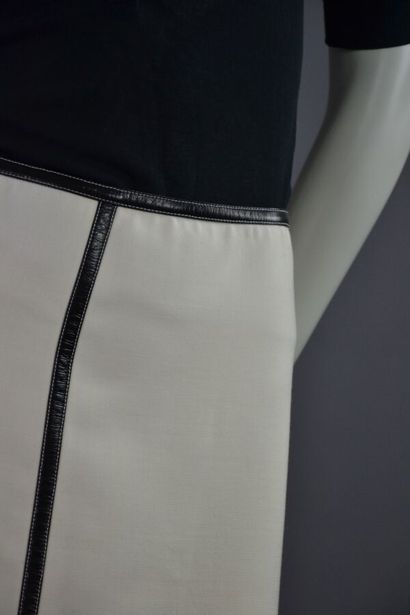 COURRÈGES PARIS Jupe trapèze en laine beige...
