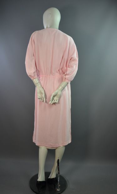 COURREGES PARIS Robe d'été en soie rose clair...