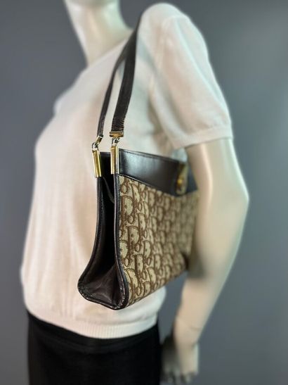 CHRISTIAN DIOR Sac baguette en toile monogram...