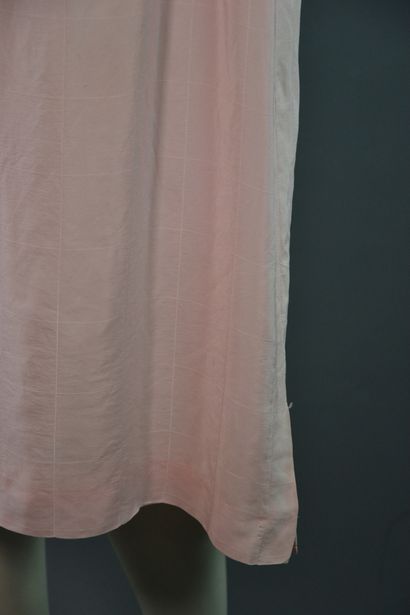 COURREGES PARIS Robe d'été en soie rose clair...