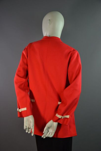 COURRÈGES PARIS Veste en laine rouge sanglée...