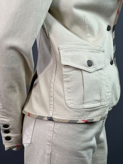 BURBERRY Lot comprenant une veste et un pantalon...