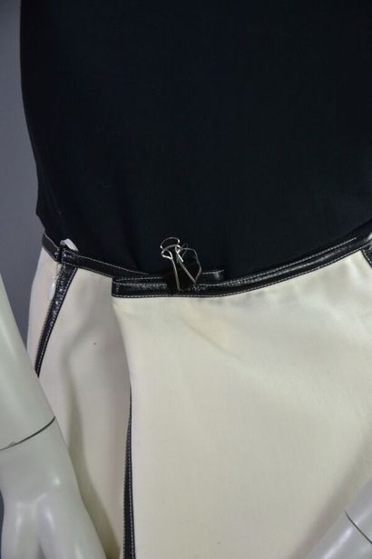 COURRÈGES PARIS Jupe trapèze en laine beige...