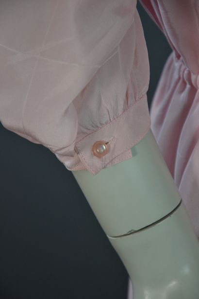 COURREGES PARIS Robe d'été en soie rose clair...