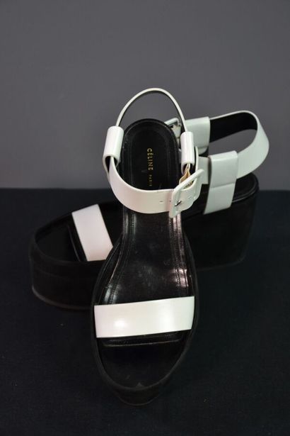 CELINE PARIS Chaussures compensées en cuir...