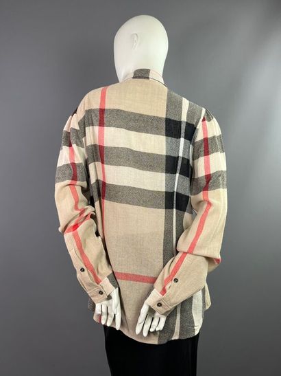 BURBERRY lot de deux chemises Tartan beige...