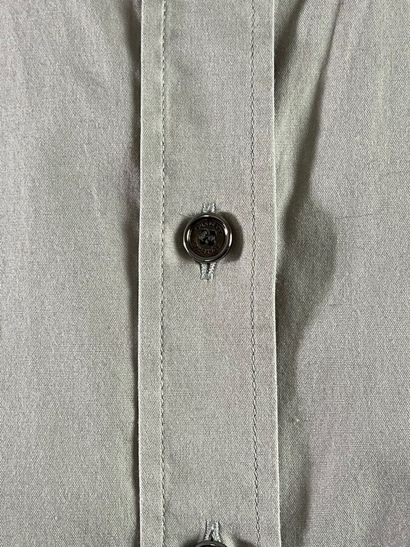 BURBERRY Lot de 2 chemisiers en coton blanc...
