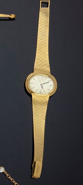 LONGINES - Watch bracelet of lady in yellow...