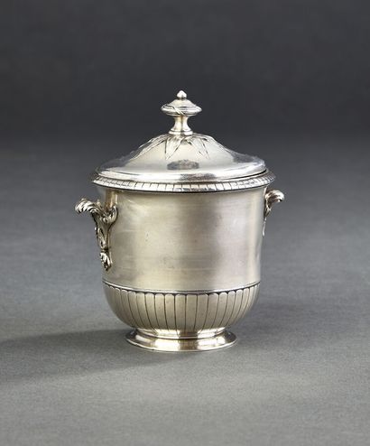 FANNIERE frères
Petit pot couvert en argent,...