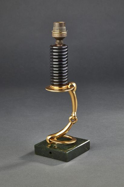 MELLERIO dit MELLER
Pied de lampe en bronze...