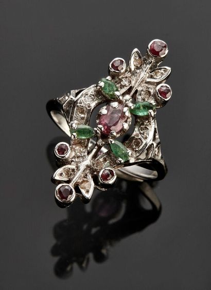 Ring marquise in white gold 18 k (750 thousandths)...