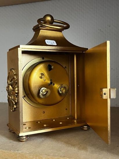 Hour Lavigne, pendulette en bronze de style...
