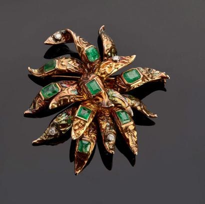 Flower brooch in yellow gold 18 k (750 thousandths)...