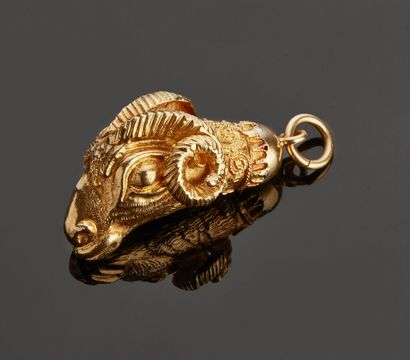 Pendant in the shape of head of bellier in...