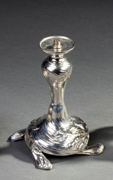 Pied de lampe en argent second titre reposant...