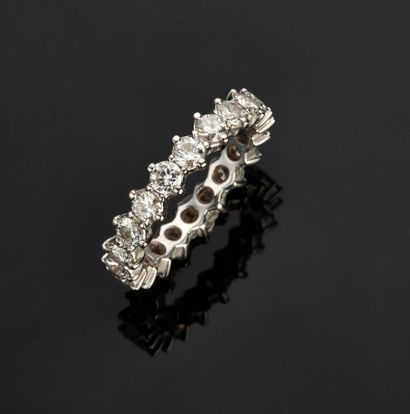 American wedding ring in 18 k white gold...