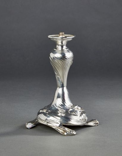 Pied de lampe en argent second titre reposant...