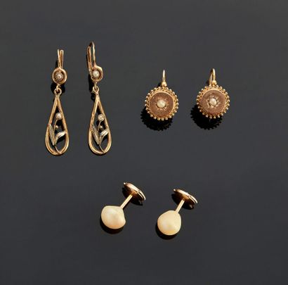 Lot of earrings including : two 18 k (750...