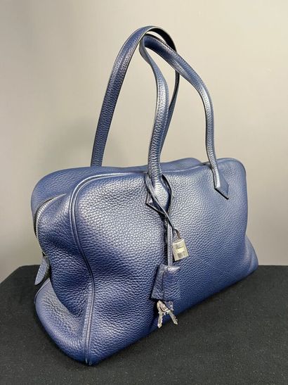HERMÈS Paris - Sac VICTORIA en cuir togo...
