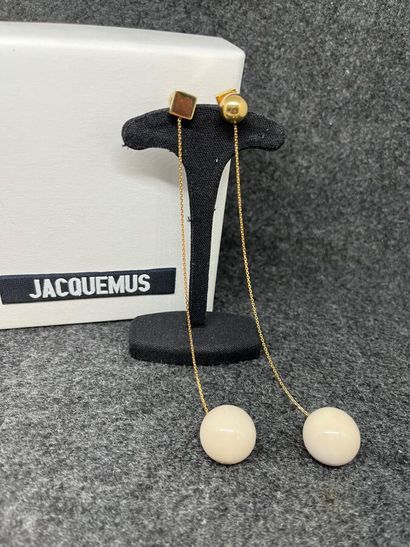 JACQUEMUS - Boucles d'oreilles pendantes...