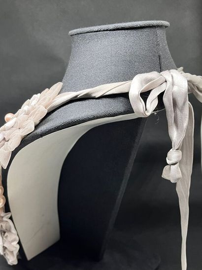 EMPORIO ARMANI - Collier plastron en perles,...