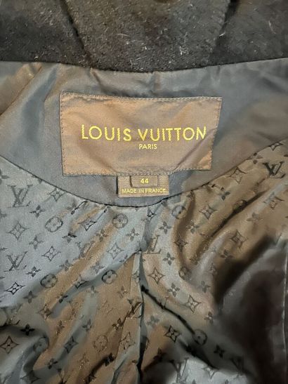 LOUIS VUITTON - Manteau court en laine noire...