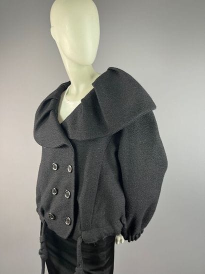 LOUIS VUITTON - Manteau court en laine noire...