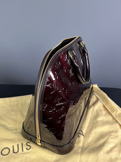 LOUIS VUITTON - Sac à main ALMA MM cuir verni...