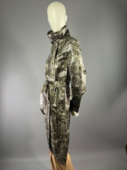 YVES SAINT LAURENT - Manteau ciré en soie...