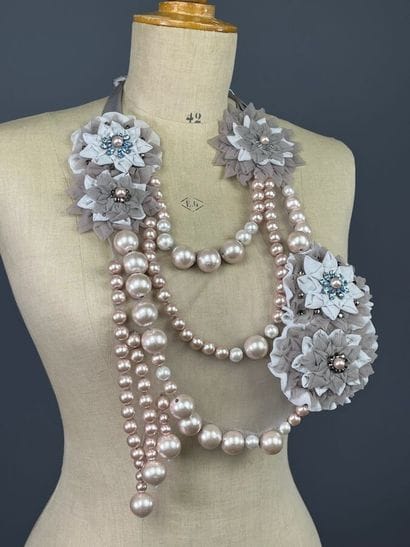 EMPORIO ARMANI - Collier plastron en perles,...