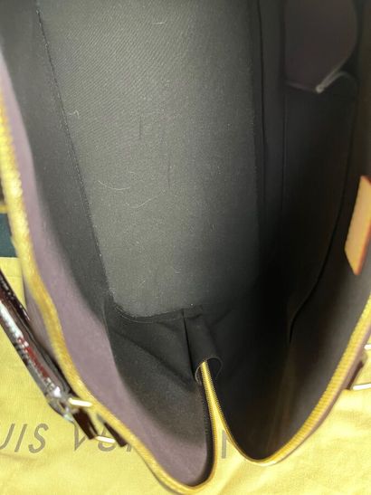 LOUIS VUITTON - Sac à main ALMA MM cuir verni...