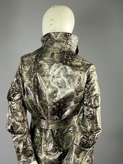 YVES SAINT LAURENT - Manteau ciré en soie...