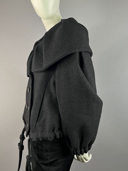 LOUIS VUITTON - Manteau court en laine noire...