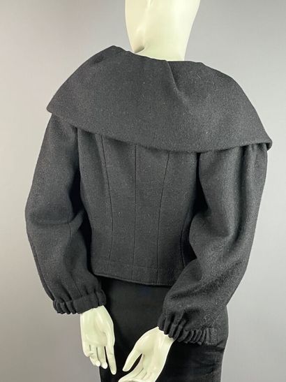 LOUIS VUITTON - Manteau court en laine noire...