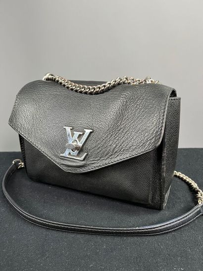 LOUIS VUITTON - Sac chaîne MYLOCKME en cuir...