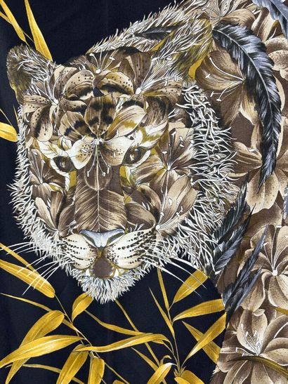 SALVATORE FERRAGAMO - Foulard carré de soie...
