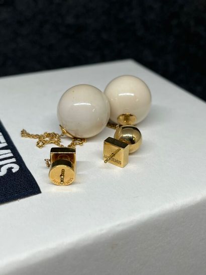 JACQUEMUS - Boucles d'oreilles pendantes...