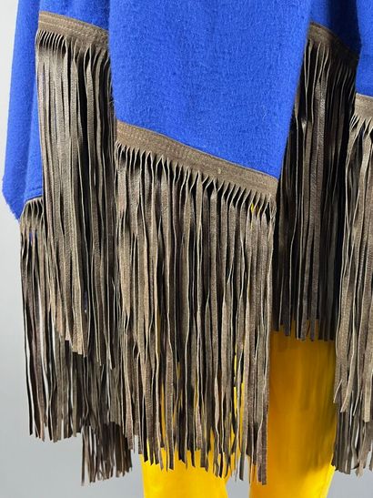 GUY LAROCHE Boutique- Grand châle en laine...