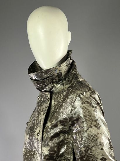 YVES SAINT LAURENT - Manteau ciré en soie...